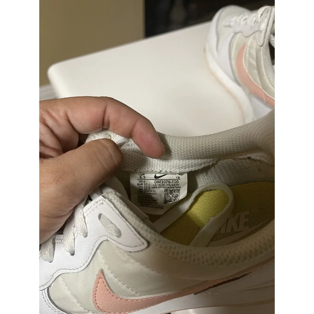 Nike‎ Internationalist Womens 6.5 White Pink Running Casual Sneakers Shoes
